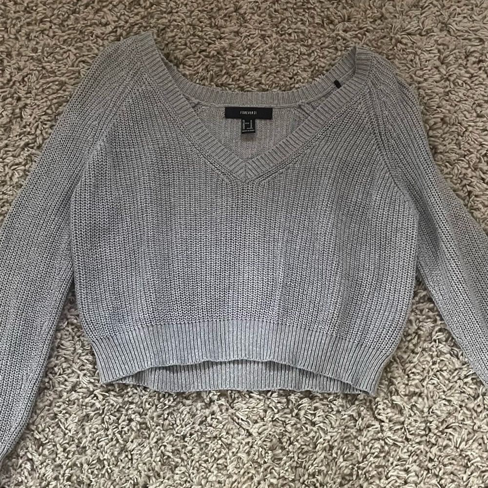 Forever 21 Light Gray V-Neck Sweater